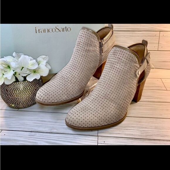 Franco Sarto Suede Dale 2 Perforated Tan Ankle Bootie Block Heel S:9.5 EUCw/Box - Picture 4 of 10